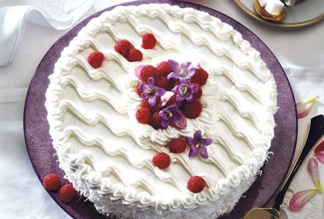 Najlon torta na okruglom tanjiru