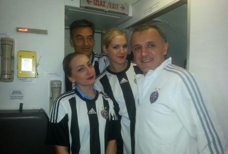 partizan-fudbaleri-avion.jpg