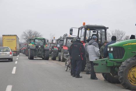 traktor-poljoprivrednici-centa-protest.jpg