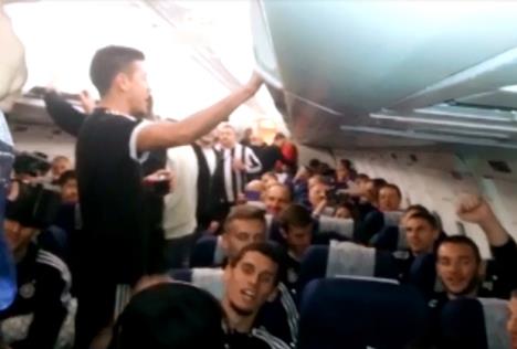 partizan-igraci-avion-holandija.jpg