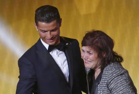 ronaldo-mama.jpg