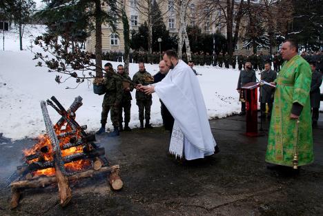 nalaganje-badnjaka-litija-banjica-2.jpg