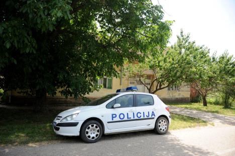 policija-policijski-auto-uvidjaj.jpg