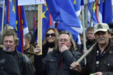 lsv-nenad-canak-protest-beograd.jpg