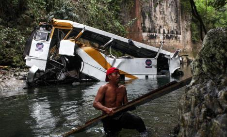 meksiko-saobracajna-nesreca-deportivo-kamaron-autobus.jpg