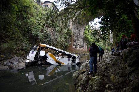 meksiko-saobracajna-nesreca-deportivo-kamaron-autobus.jpg