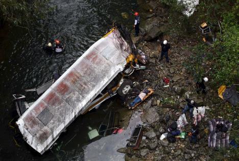 meksiko-saobracajna-nesreca-deportivo-kamaron-autobus.jpg