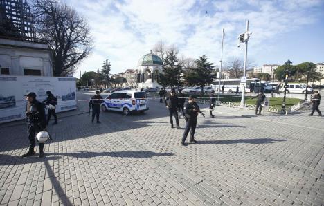 istanbul-eksplozija-policija.jpg