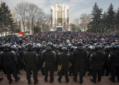 moldavija-protesti-parlament.jpg