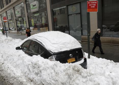 sneg-njujork-zatrpani-auto-25.01.2016.jpg