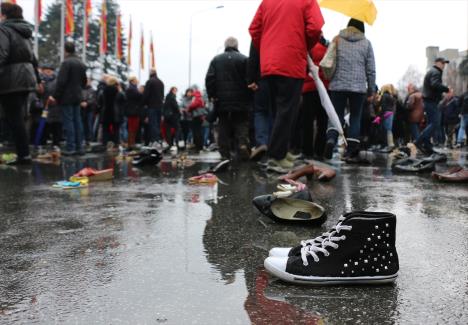 skoplje-makedonija-protest-cipele-obuca.jpg