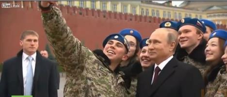 vojnik-pravi-selfi-sa-putinom.jpg