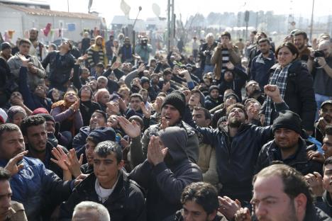 izbeglice-idomeni-blokirana-pruga.jpg