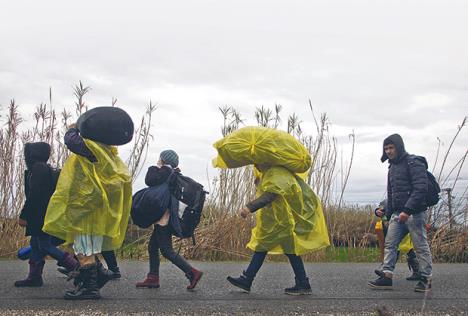 migranti-izbeglice-krijumsari-sverceri-granica.jpg