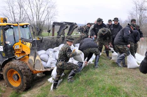 zandarmerija-poplave-srbija-pomoc.jpg