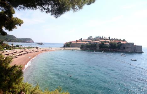 sveti-stefan-plaza-sveti-stefan.jpg