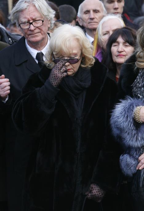 Milena Dravić na sahrani Dragana Nikolića