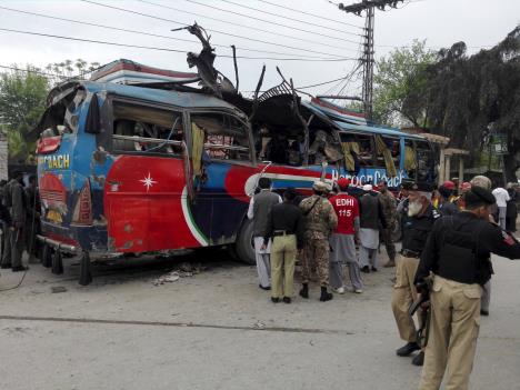 pakistan-napad-bomba-autobus.jpg