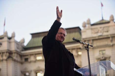 vojislav-seselj-srs-radikali-miting.jpg