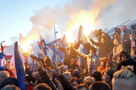 vojislav-seselj-srs-radikali-miting.jpg