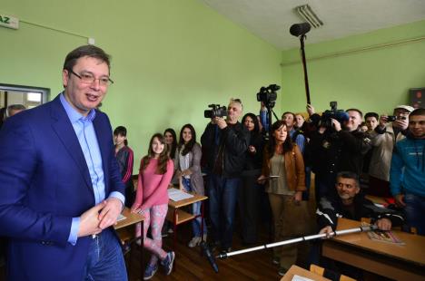 aleksandar-vucic-premijer-valjevo-medicinska-skola.jpg