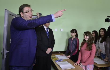 aleksandar-vucic-premijer-valjevo-medicinska-skola.jpg