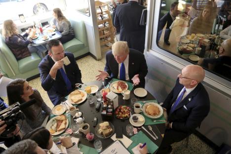 donald-tramp-dorucak-mis-ketiz-diner.jpg