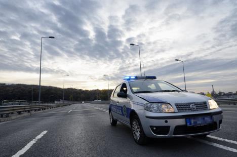 saobracajna-policija-auto-put.jpg