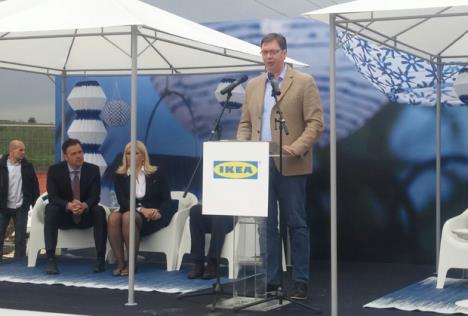 aleksandar-vucic-ikea-kamen-temeljac.jpg