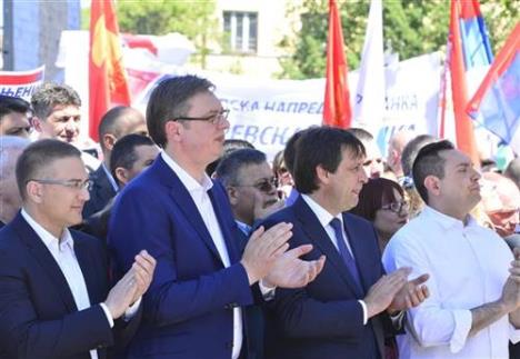 aleksandar-vucic-migitng-sns-krusevac.jpg