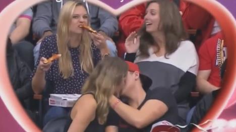 neuspeli-kiss-cam-youtube.jpg