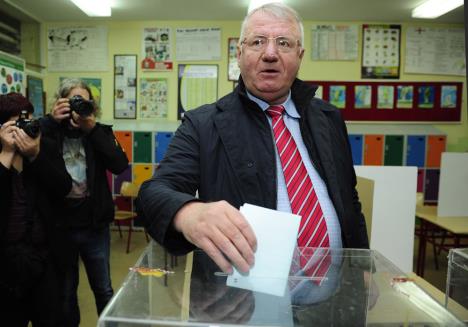 vojislav-seselj-glasanje-izbori-2016.jpg