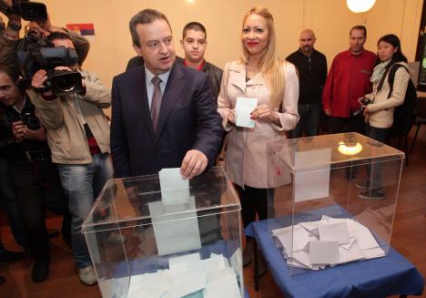 ivica-dacic-izbori-izbori-2016-glasanje.jpg