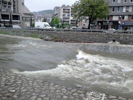 uzice-djetinja-centar-reka-nabujala-reka-poplave.jpg