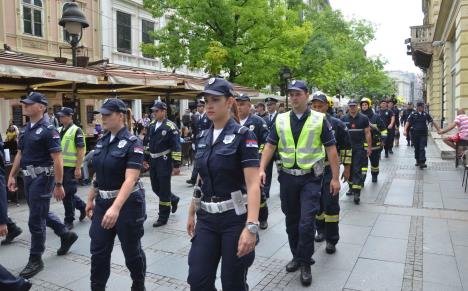 dan-policije-policajci-defile.jpg