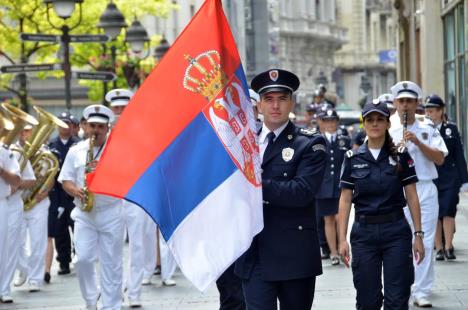 dan-policije-policajci-defile.jpg