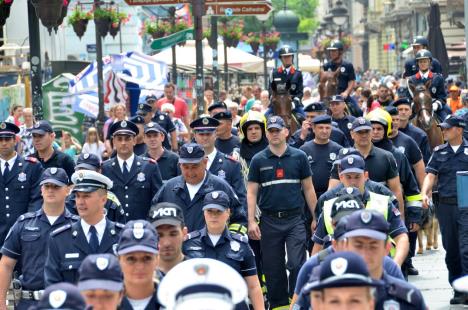 dan-policije-policajci-defile.jpg