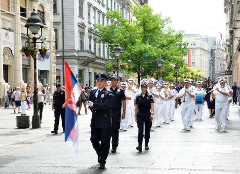 dan-policije-policajci-defile.jpg