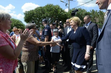 aleksandar-vucic-kolinda-grabar-kitarovic-dalj.jpg