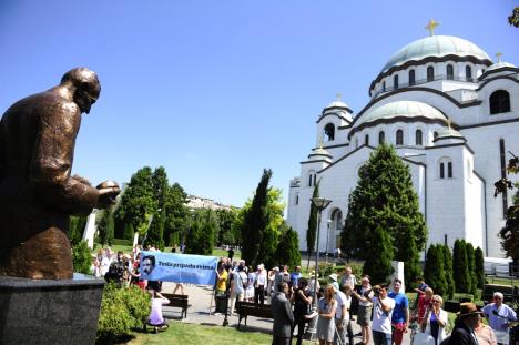 spomenik-nikola-tesla-karadjordjev-park-tomislav-nikolic.jpg