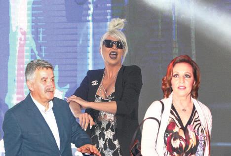 jelena-karleusa-zvezde-granda-finale-skandal.jpg