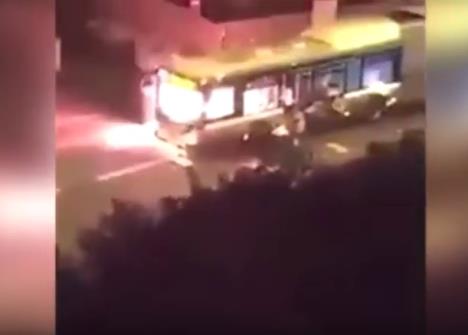 autobus-pariz-molotovljev-koktel.jpg