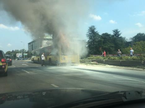 autobus-zapalio-se-omladinskih-brigada.jpg