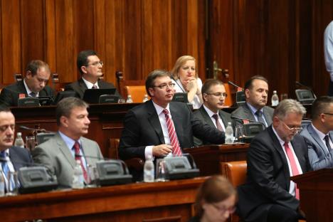 aleksandar-vucic-sns-skupstina-srbije.jpg