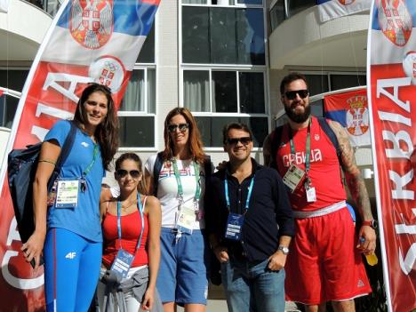dejan-petkovic-sa-cerkom-i-jovana-brakocevic-jelena-nikolic-i-miroslav-raduljica.jpg