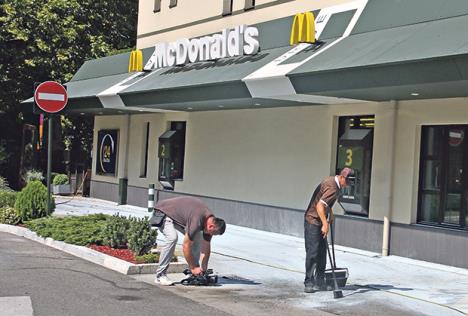 marko-romic-mekdonalds-molotovljevi-kokteli.-.jpg