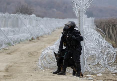 ceski-policajci-granica-migranti.jpg