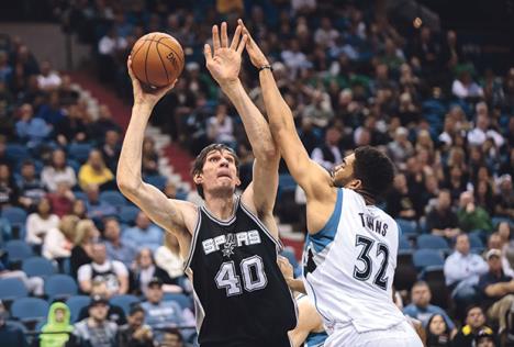 boban-marjanovic-silvester-stalone-nba-kosarka-utakmice.jpg