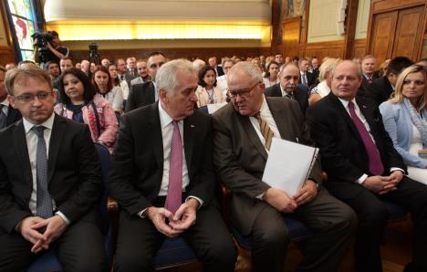 tomislav-nikolic-predsednik-srbija-konferencija.jpg