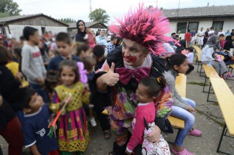 krnjaca-migranti-deca-skola-pribor-donacija.jpg